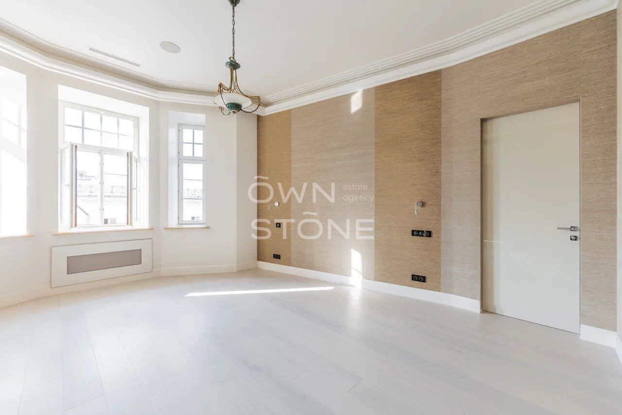 5-комнатная, 250 м² — 1 450 000 ₽