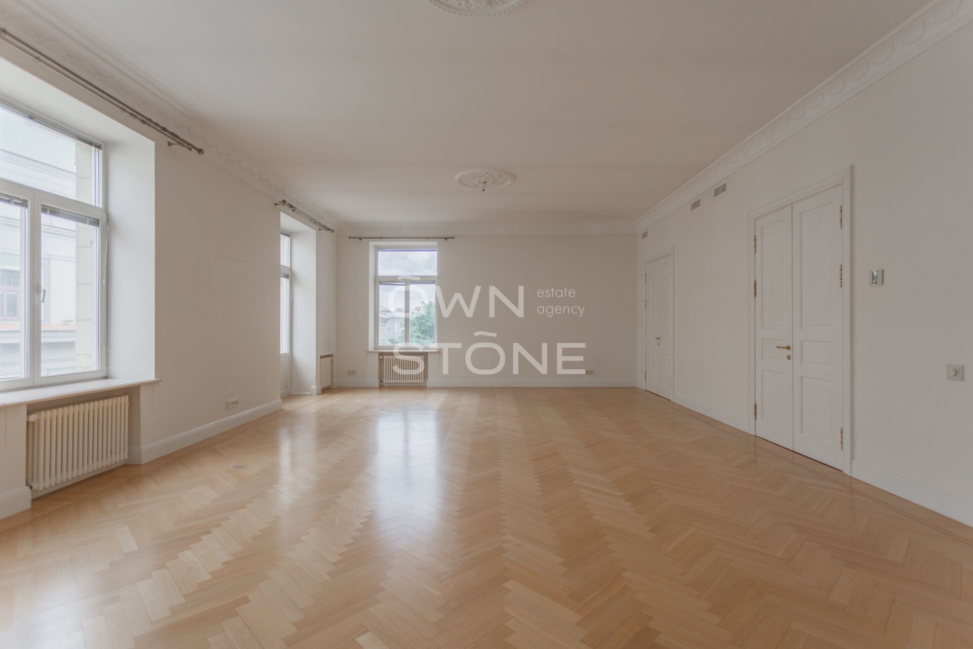 4-комнатная, 225 м² — 900 000 ₽