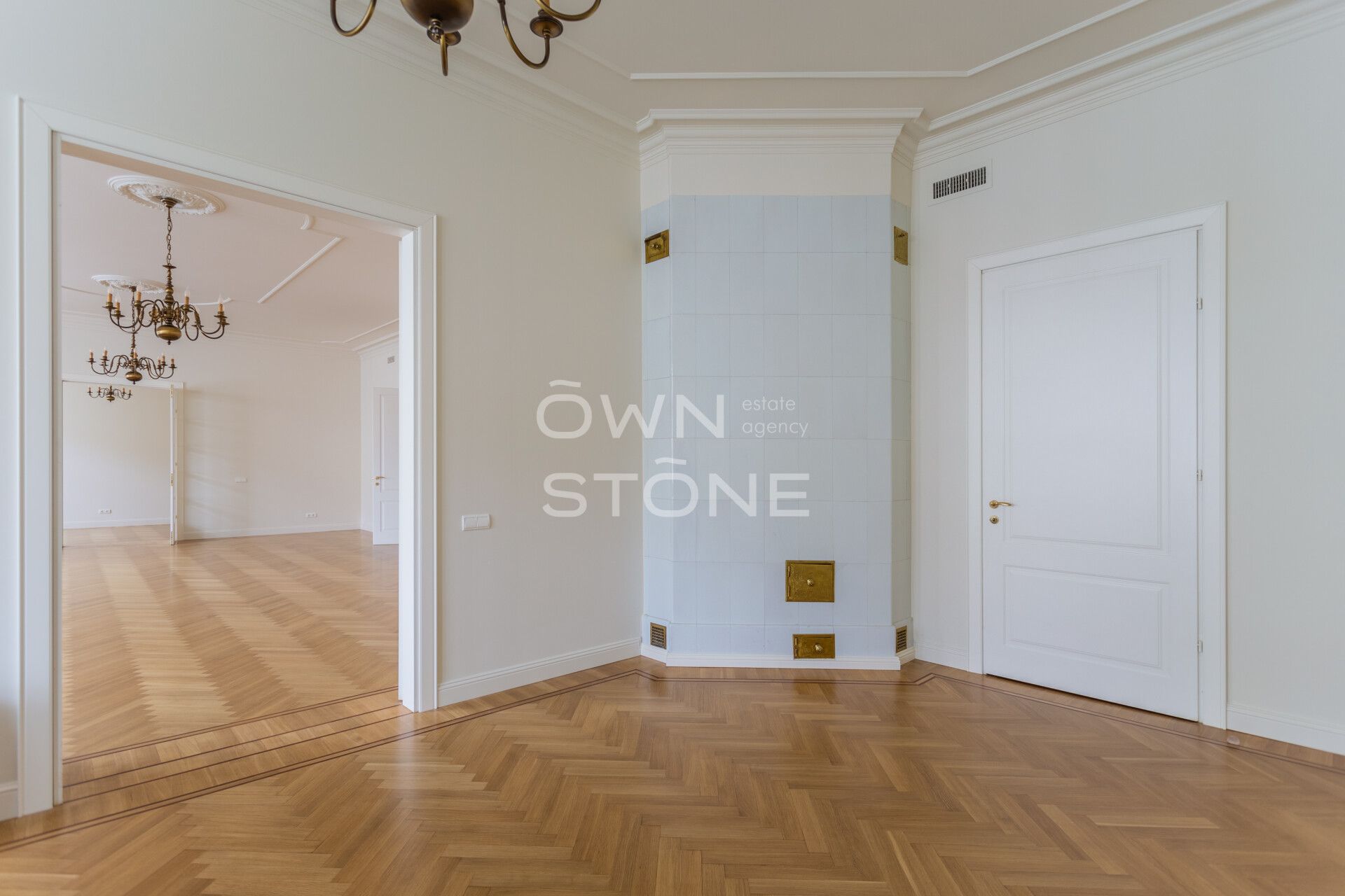 6-комнатная, 335 м² — 1 700 000 ₽