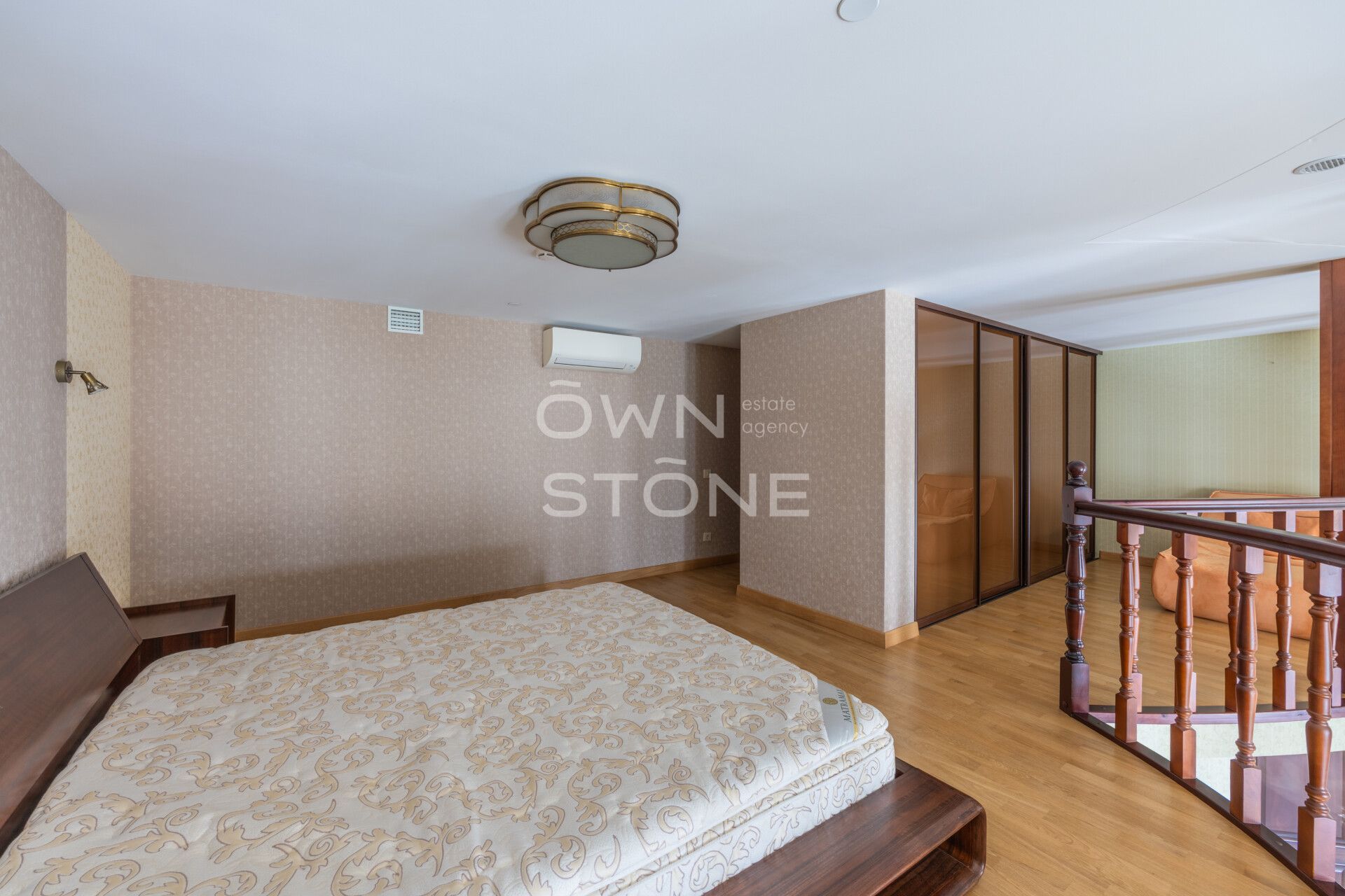 2-комнатная, 100 м² — 215 000 ₽