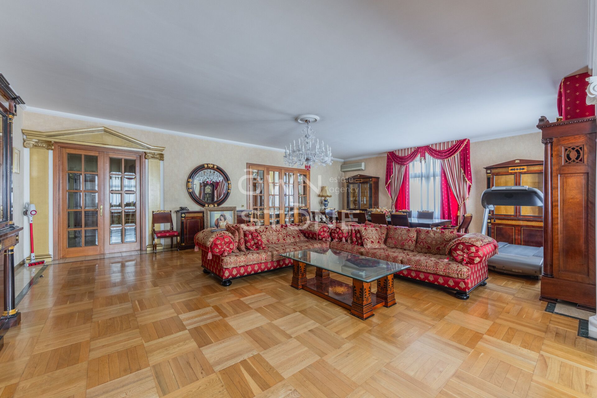 4-комнатная, 260 м² — 460 000 ₽
