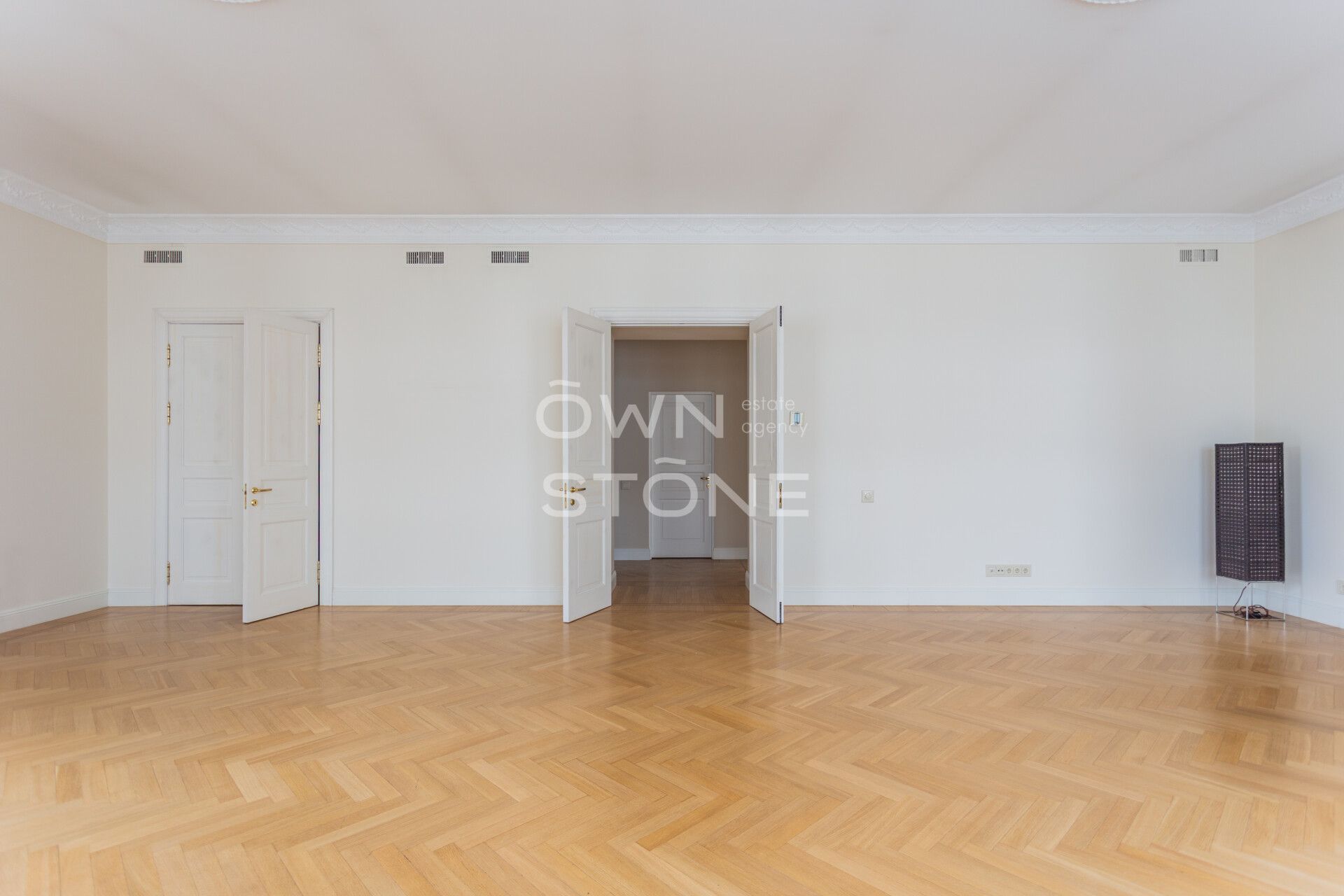 4-комнатная, 225 м² — 900 000 ₽