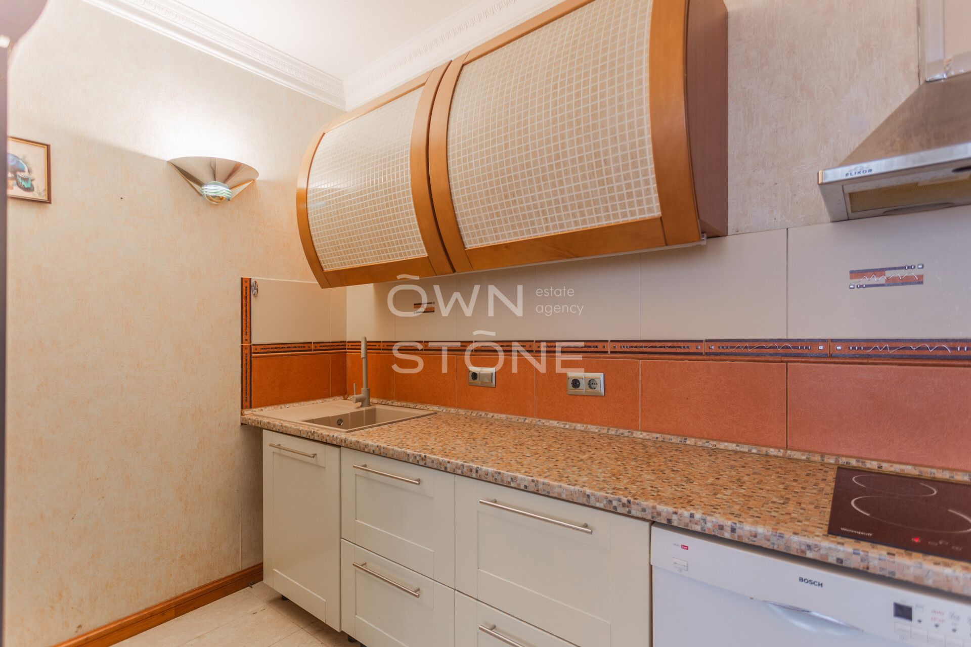 4-комнатная, 190 м² — 450 000 ₽