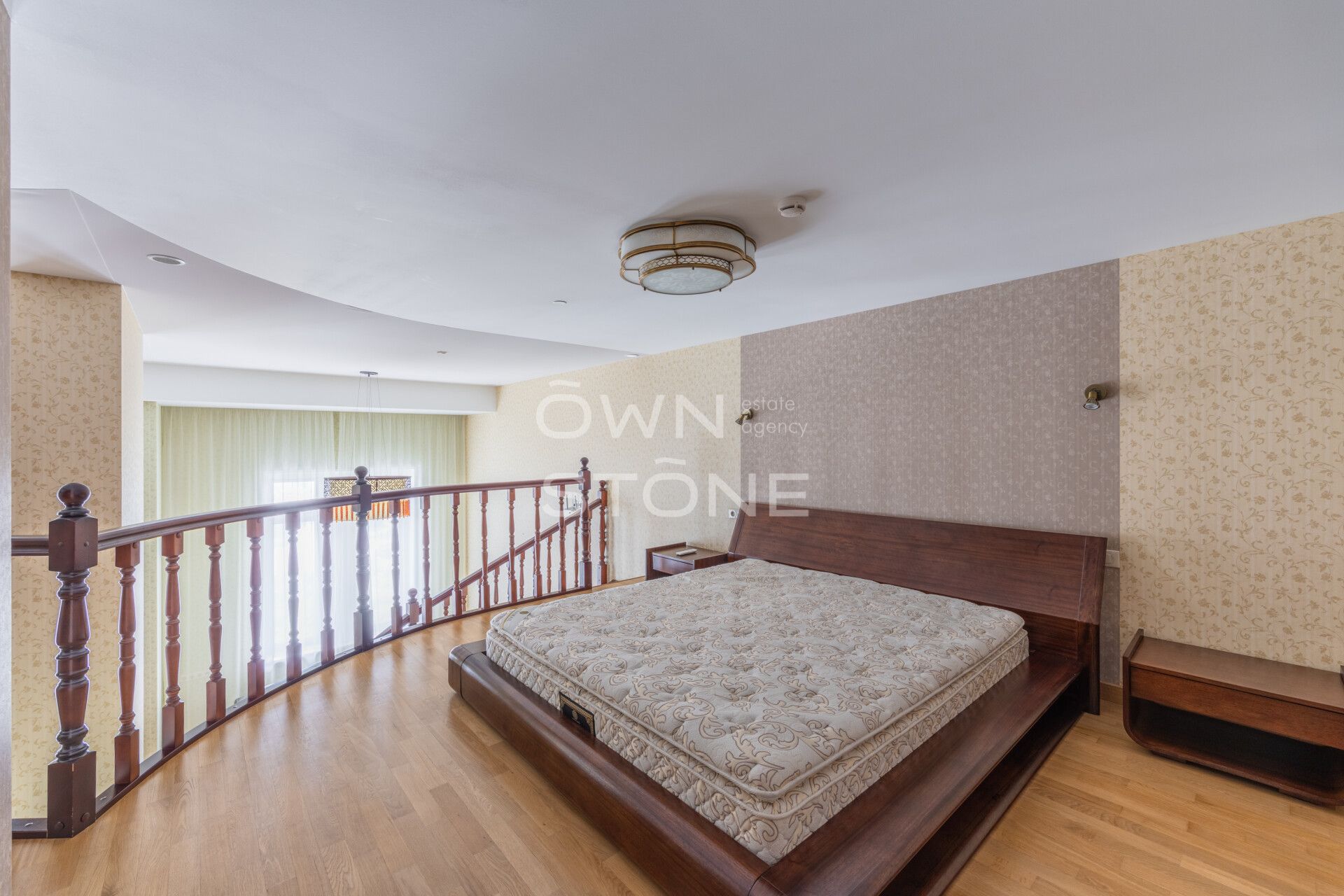 2-комнатная, 100 м² — 215 000 ₽