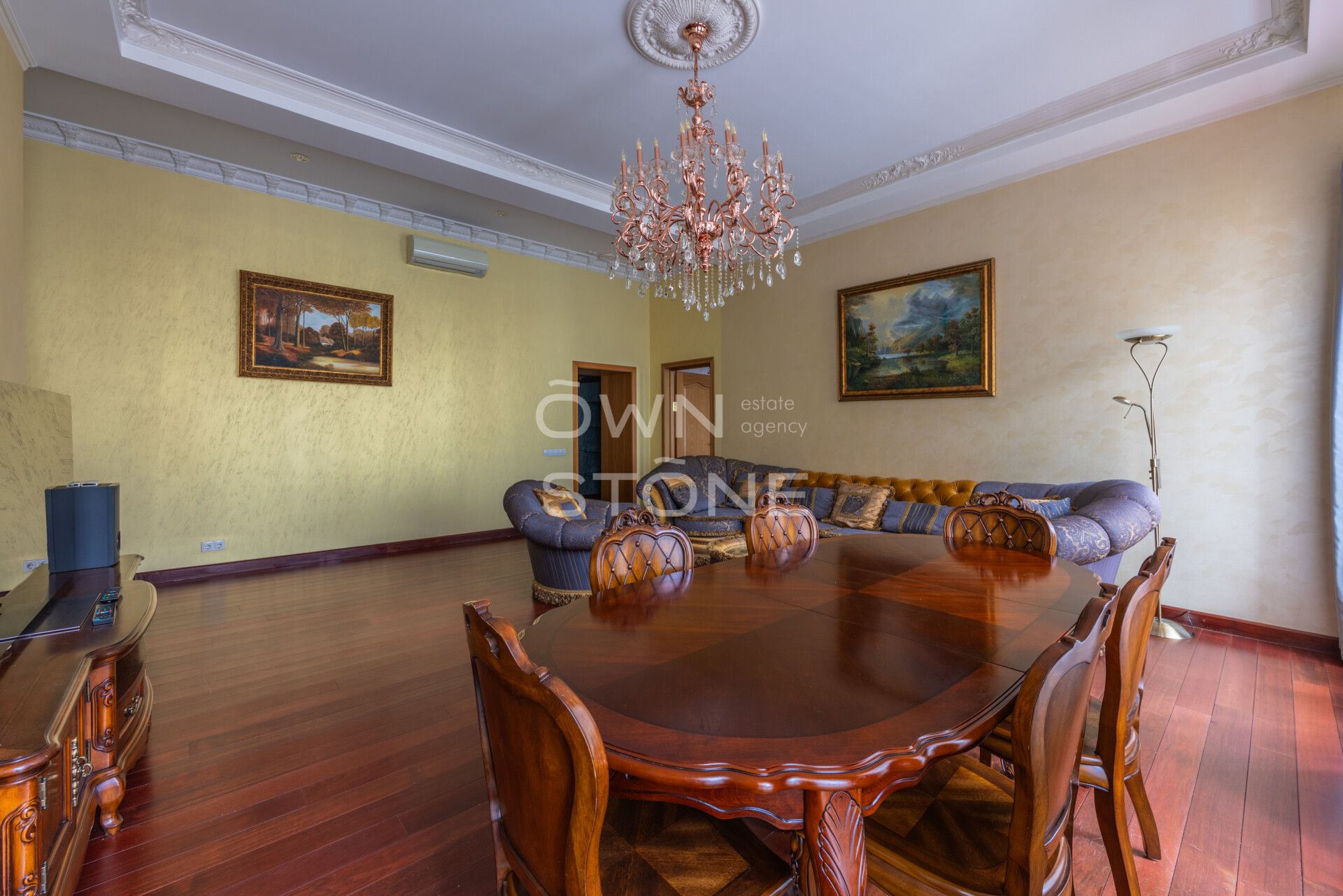 4-комнатная, 180 м² — 400 000 ₽