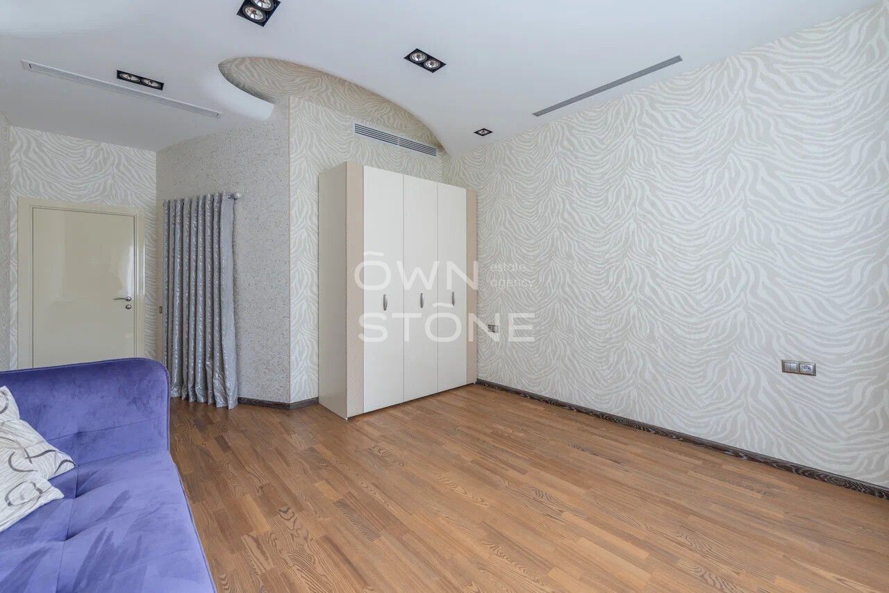 4-комнатная, 138 м² — 470 000 ₽