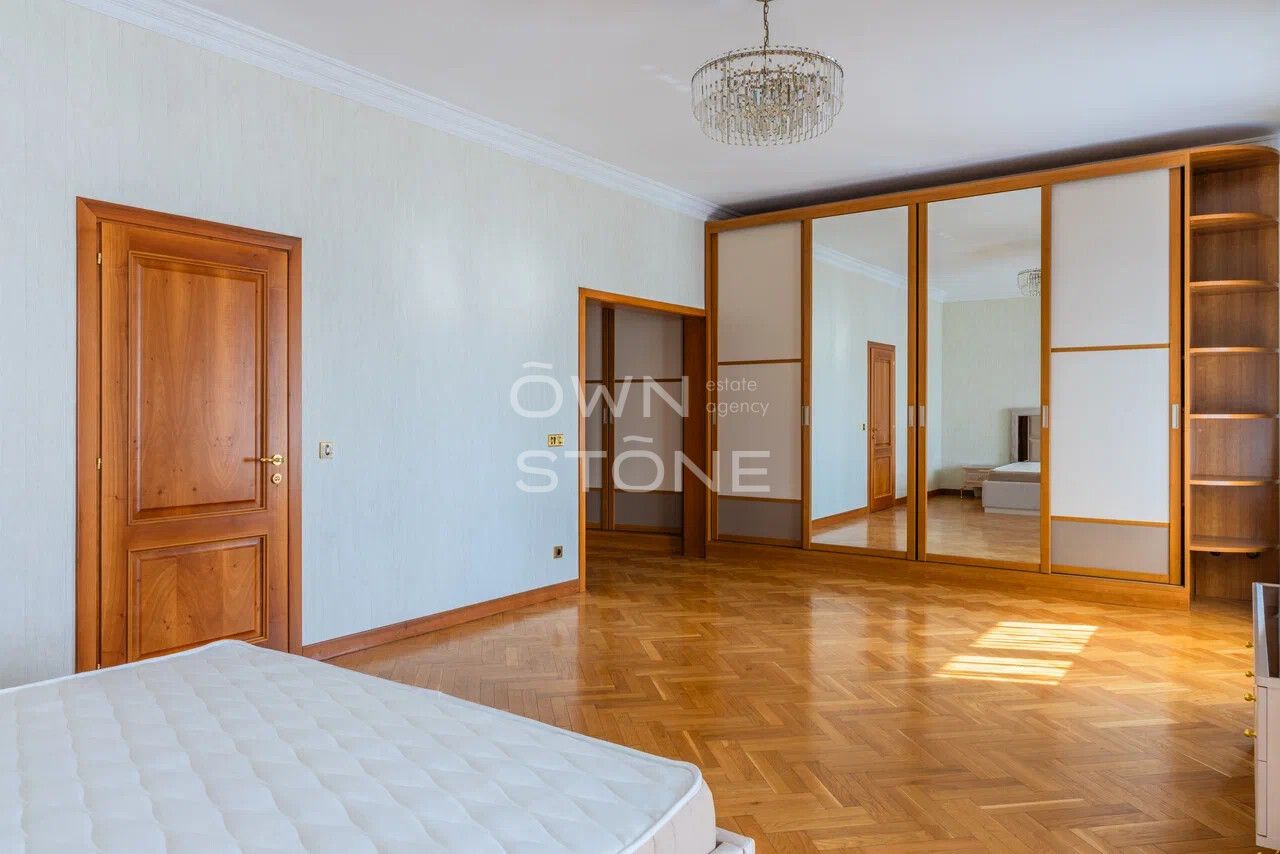 3-комнатная, 173 м² — 450 000 ₽