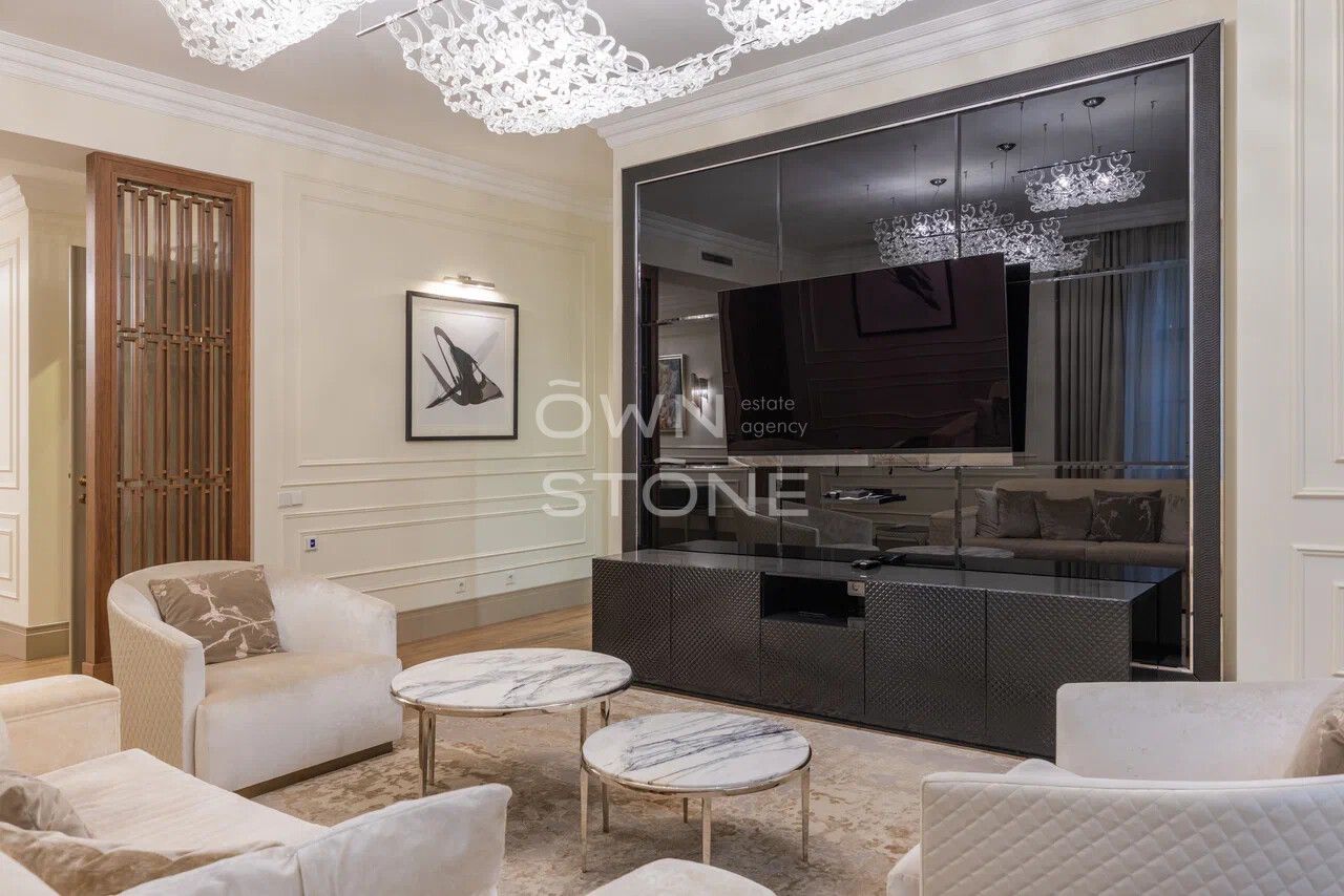 4-комнатная, 180 м² — 1 100 000 ₽