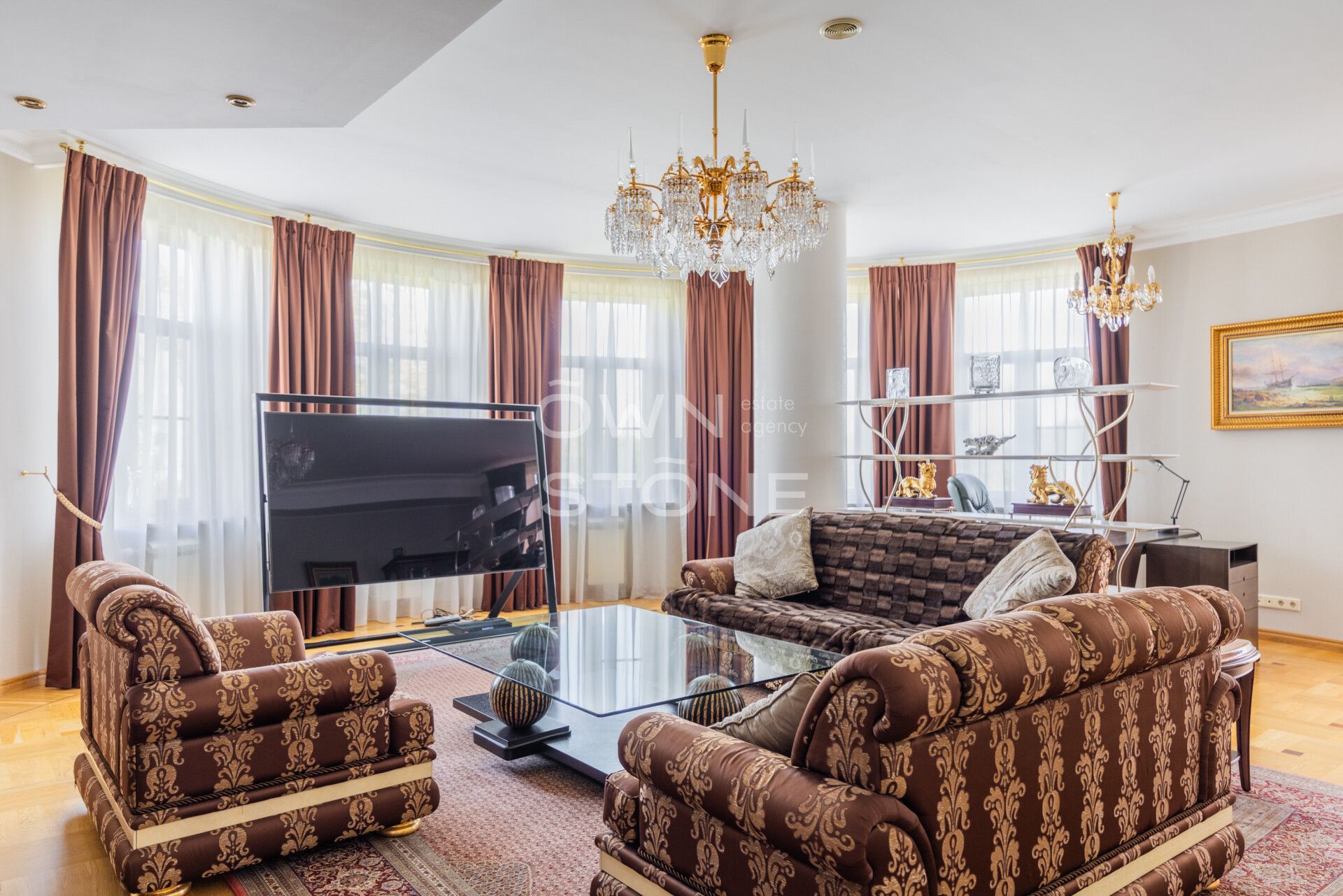 4-комнатная, 250 м² — 500 000 ₽