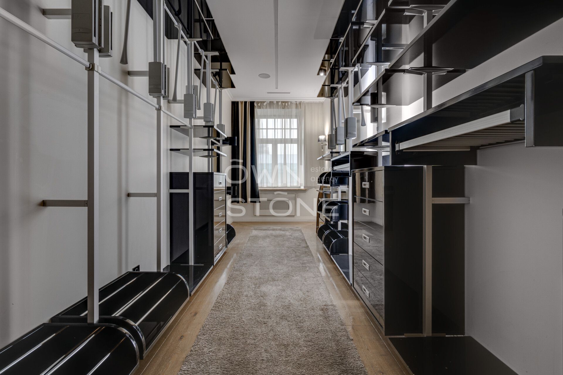 5-комнатная, 250 м² — 1 450 000 ₽