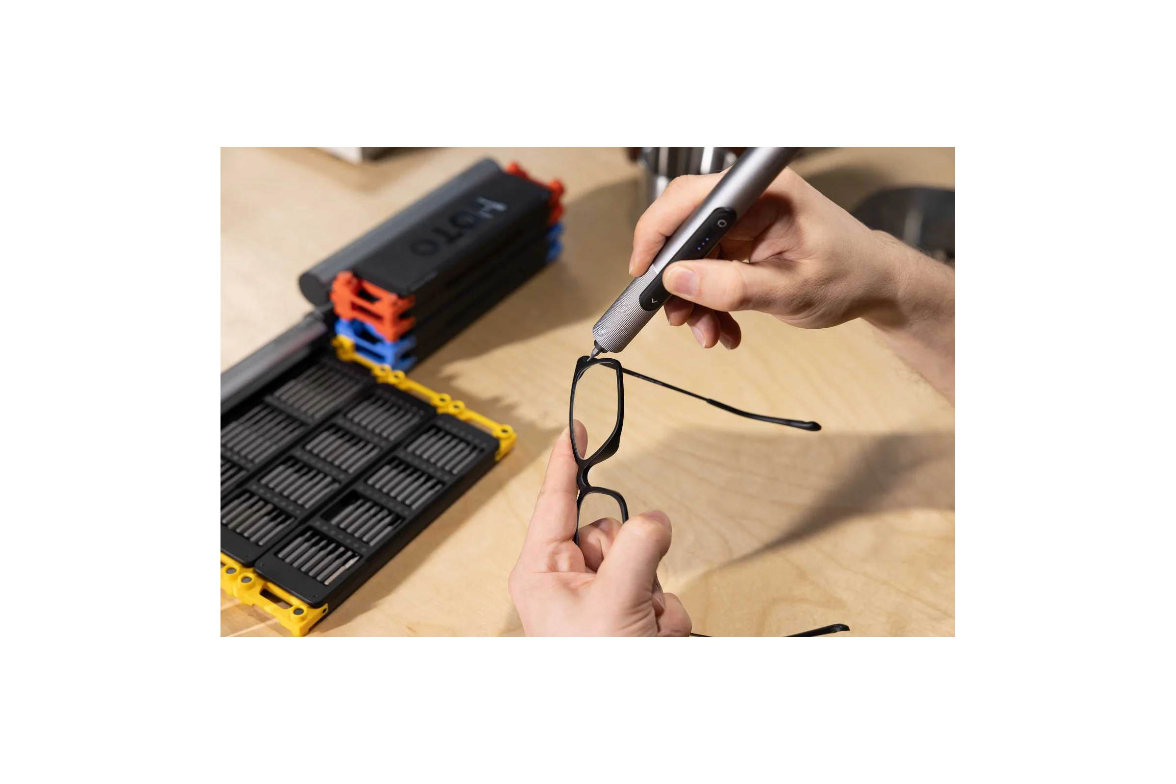 Аккумуляторная отвёртка с набором бит HOTO SNAPBLOQ Electric Precision Screwdriver Master Set (56 предметов, серый, жёлтый, S-A01) HFE0025GL