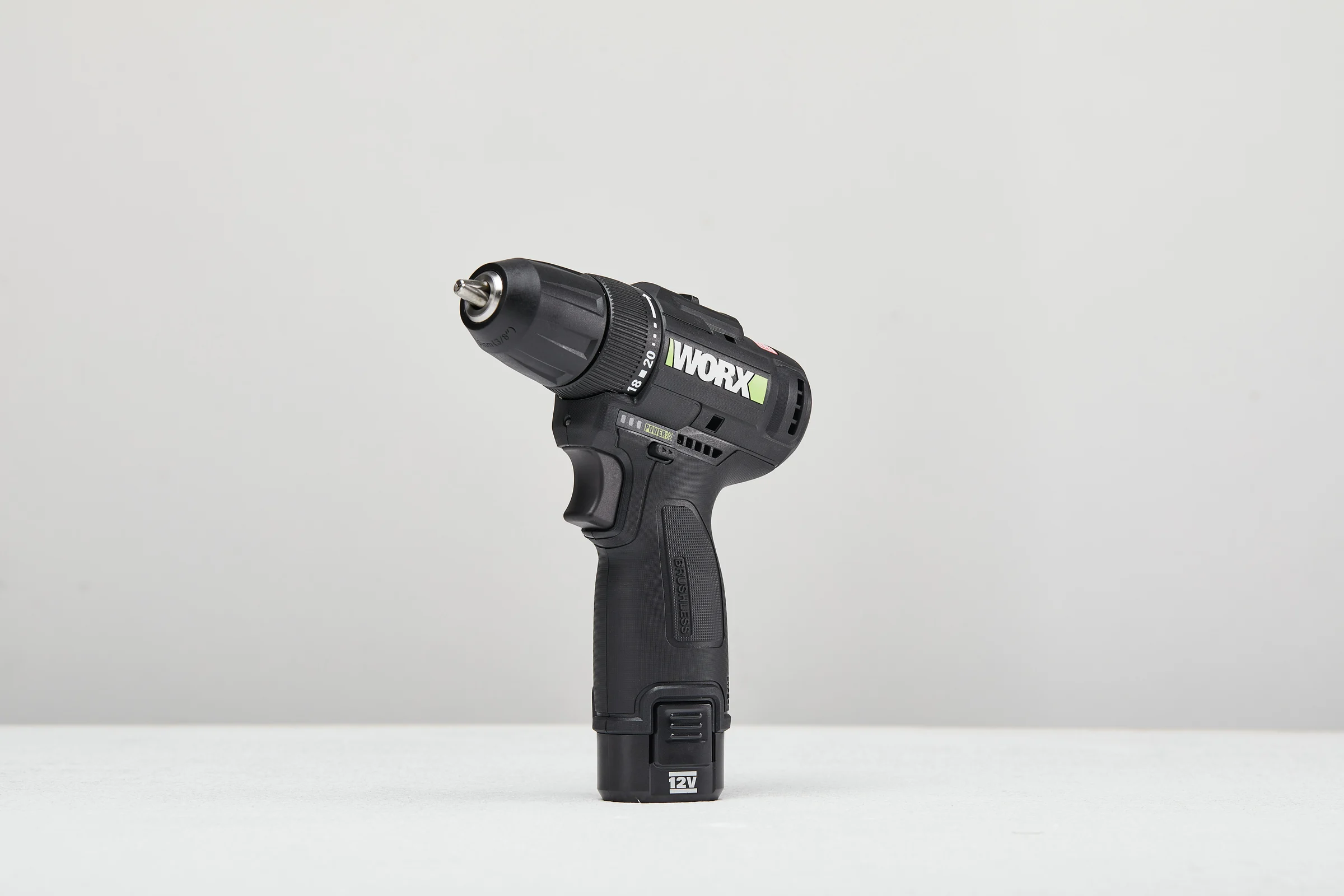 Аккумуляторная дрель-шуруповерт WORX Professional 12В, 38Нм, 2Ач х2 + 1,5 А WE210.2