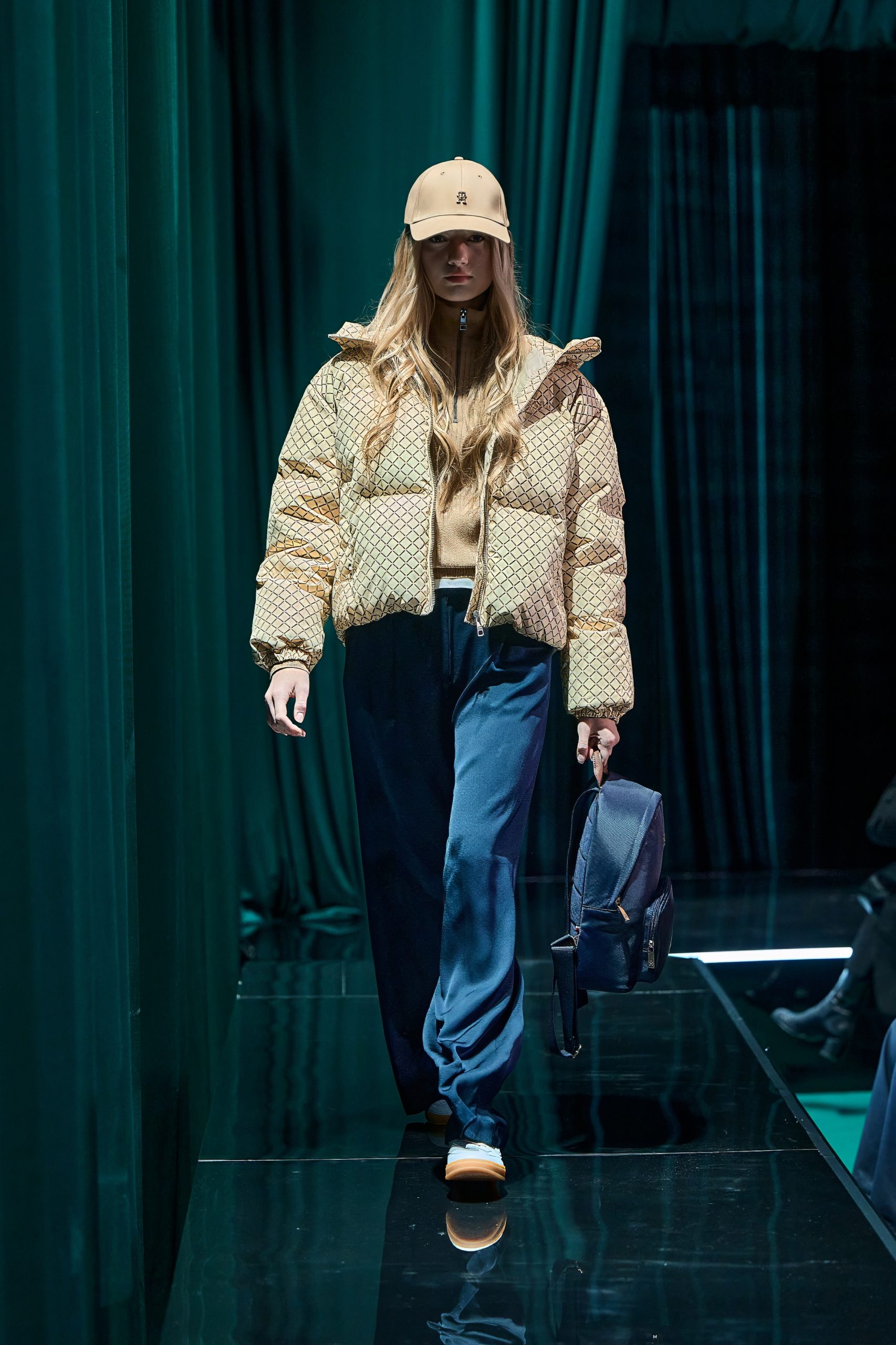 TOMMY HILFIGER _ 17