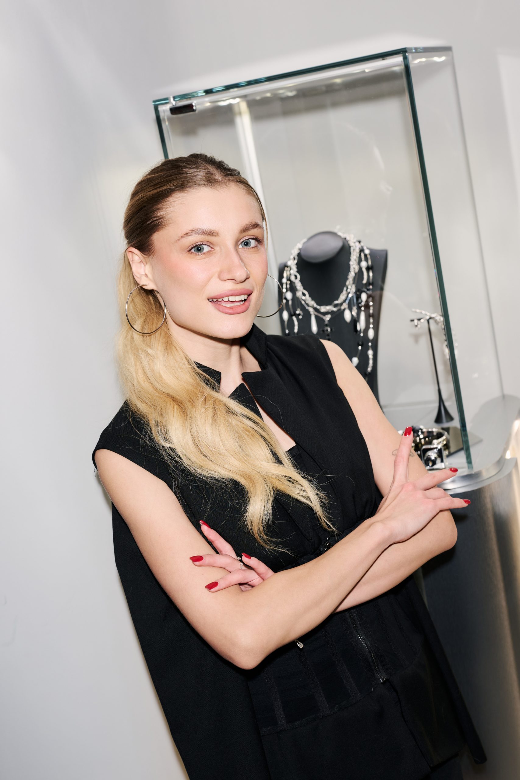 Настя Авонри