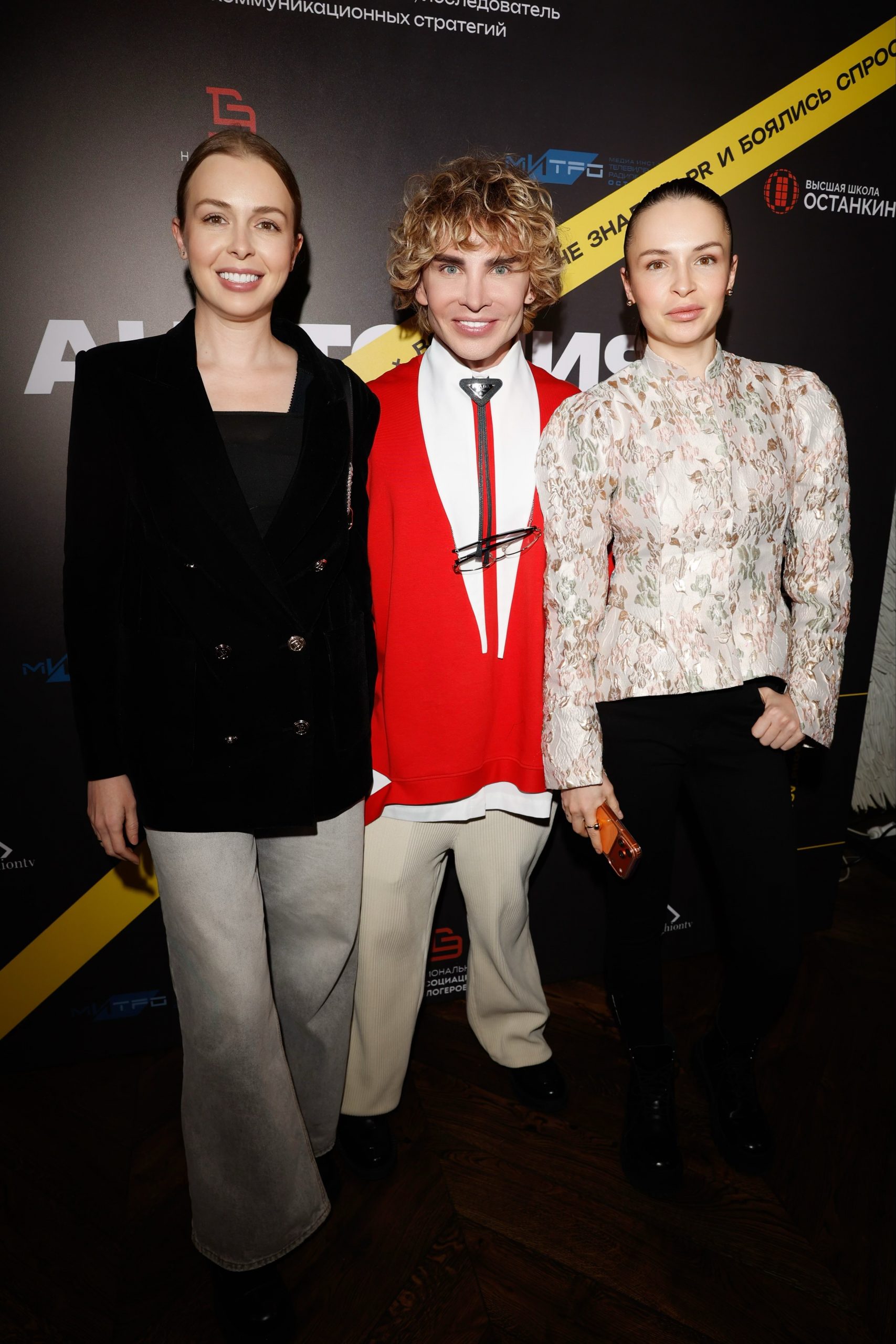 Ольга и Анна Ничковы (DNK Russia) и Евгений Вольтов