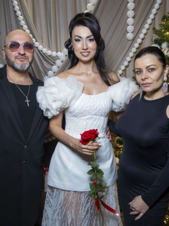 На фото слева направо: Международный композитор, певец и шоумен Артем Амаро, Сона Меликян и Анастасия Люссо (директор Артема Амаро)