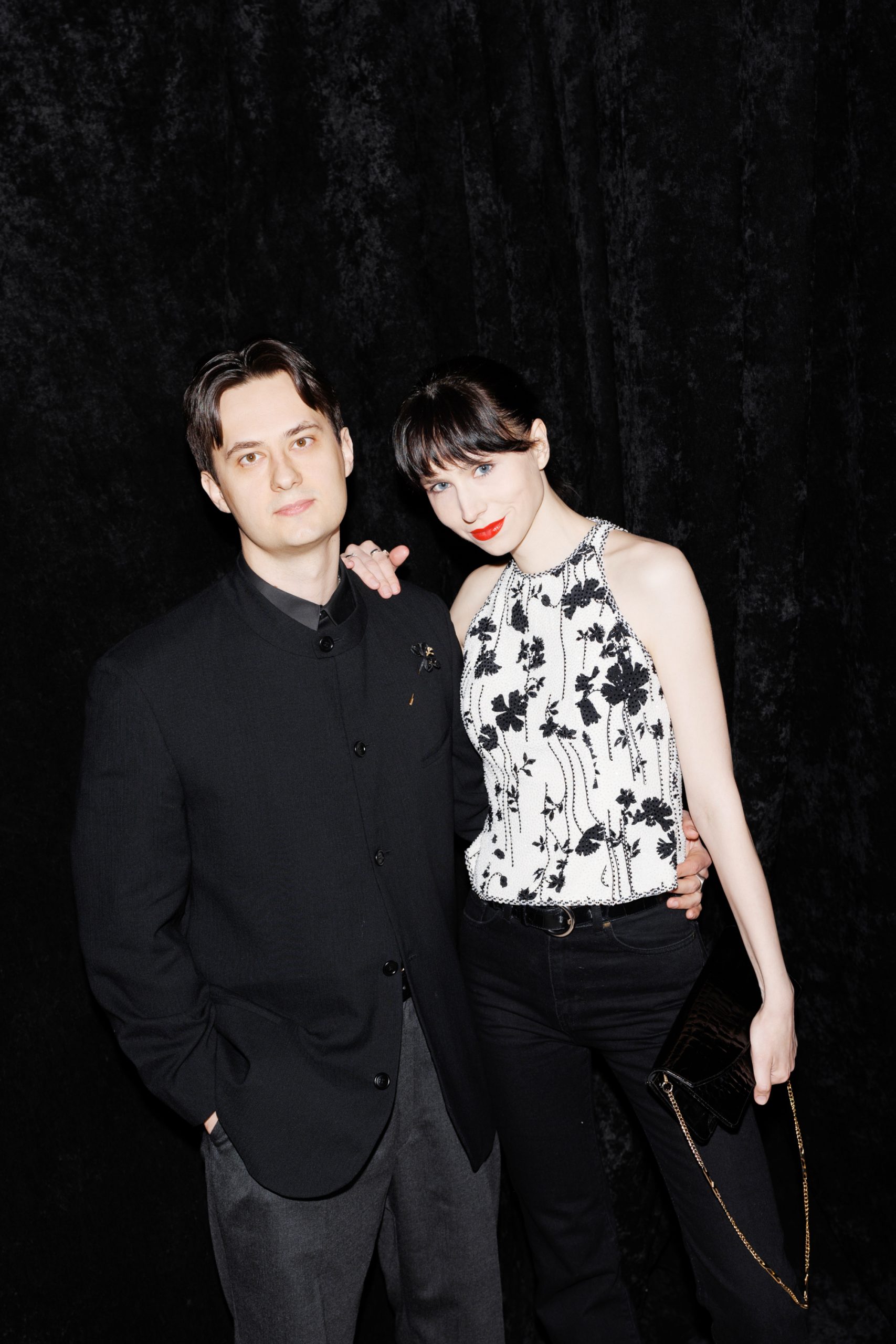 Андрей Волков со спутницей