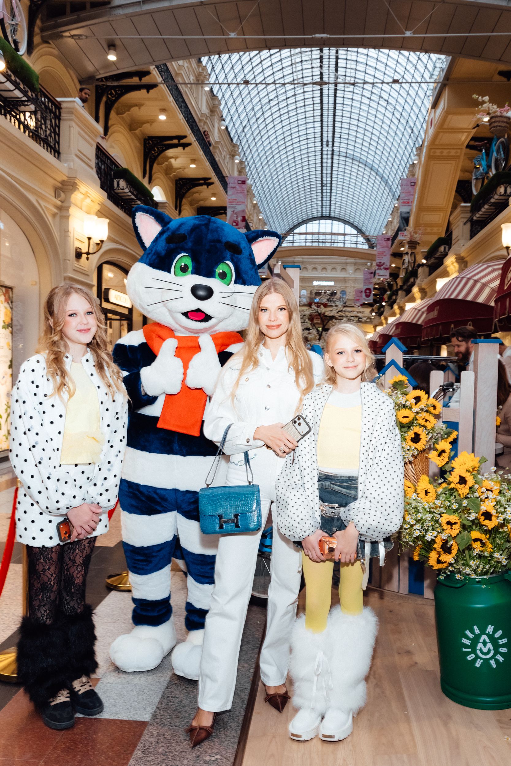 Виктория Портфолио с дочками Мирославой и Златой