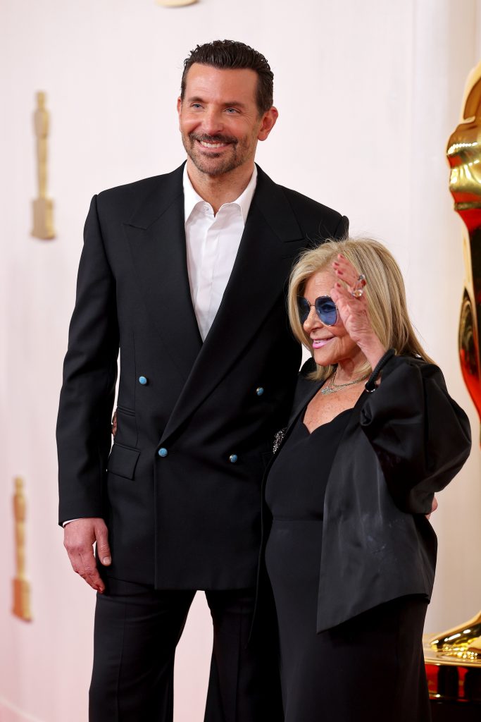 Брэдли Купер с мамой Глорией Кампано (Фото: Getty Images)