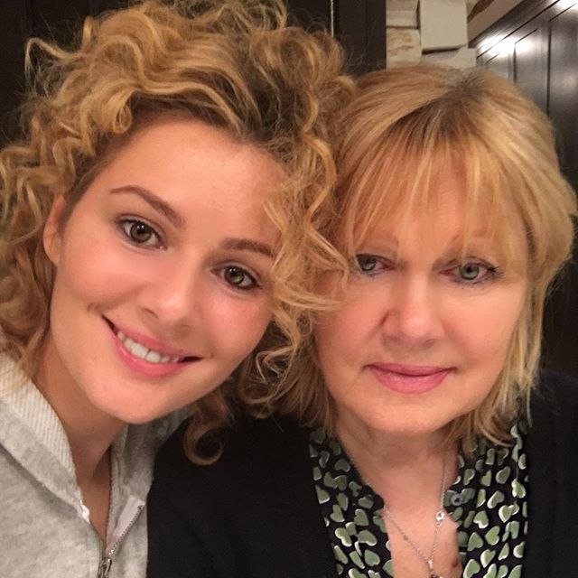 Мария Кожевникова с мамой. Фото: социальные сети