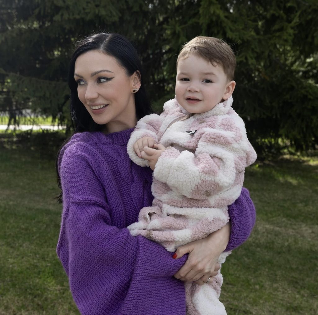 Ольга Серябкина с сыном. Фото: социальные сети