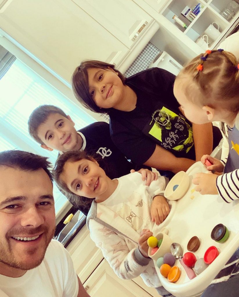 Эмин Агаларов с детьми. Фото: социальные сети