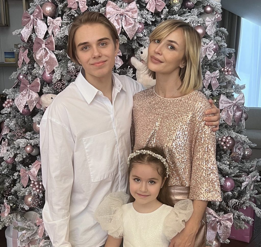 Полина Гагарина с детьми. Фото: социальные сети