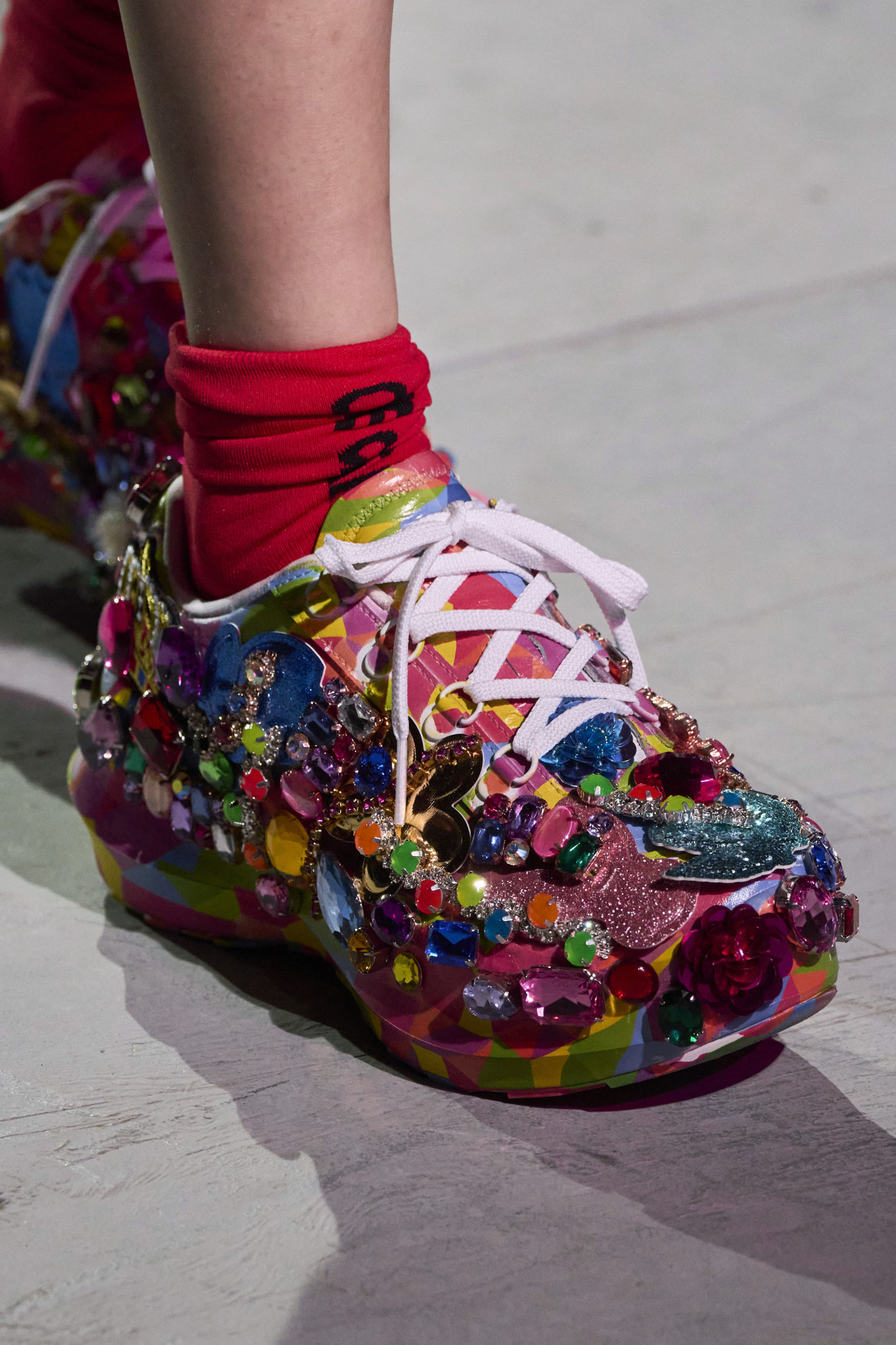 Хаотичность во всем: уникальная модель обуви COMME des GARÇONS x Salomon SR811