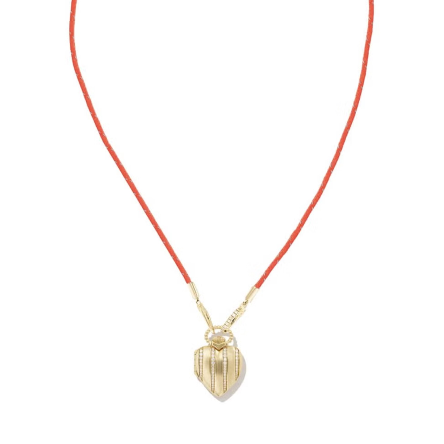 Сентиментальный тренд: эффектные ожерелья-медальоны, которые понравятся и вам