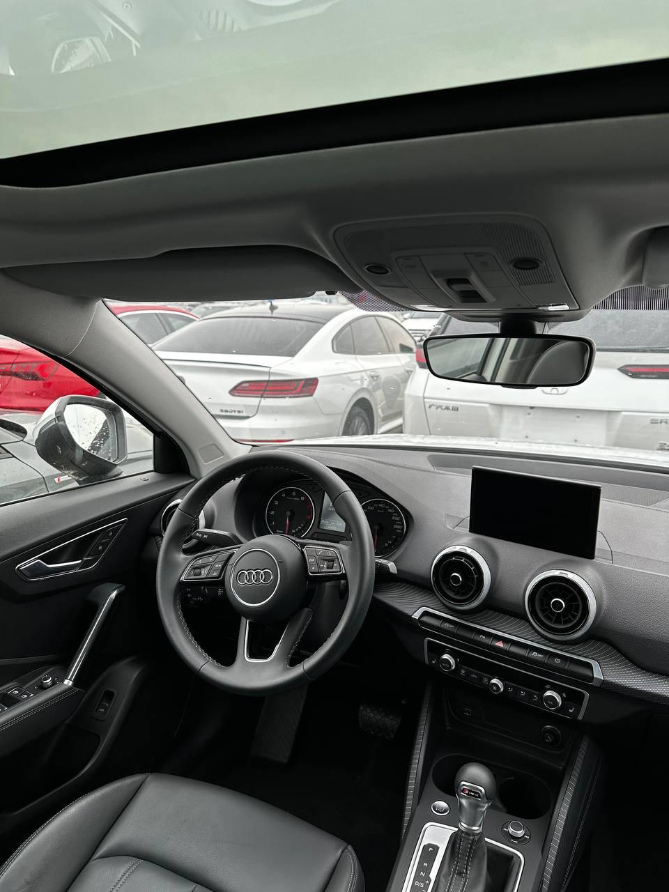 Audi Q2L 5