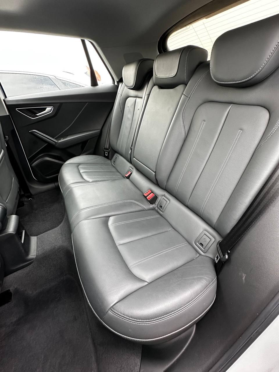 Audi Q2L 6