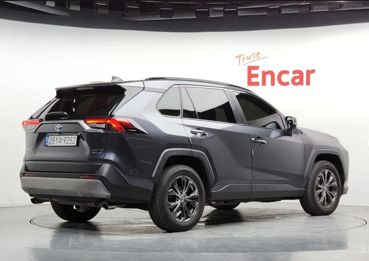 Toyota RAV4 Hybrid 2