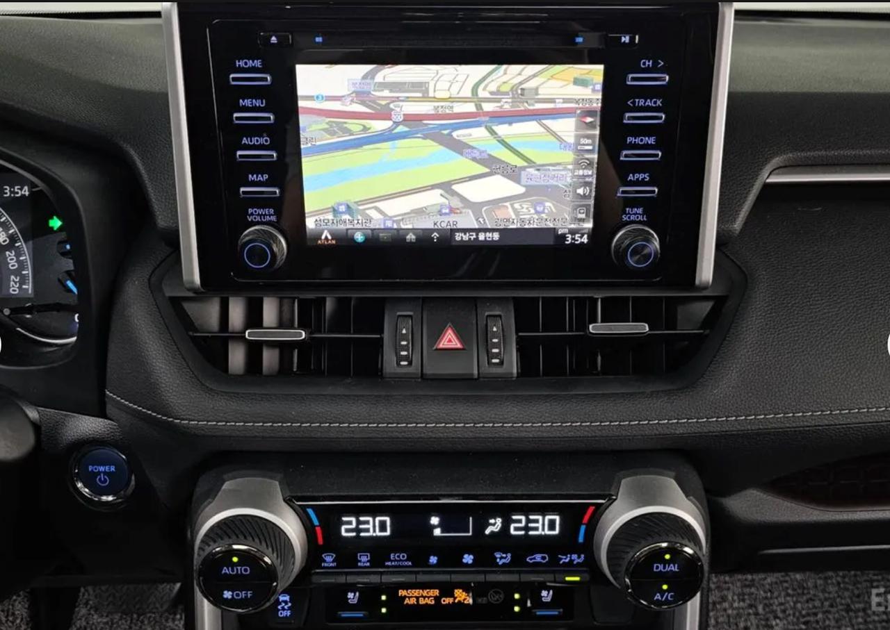 Toyota RAV4 Hybrid 8