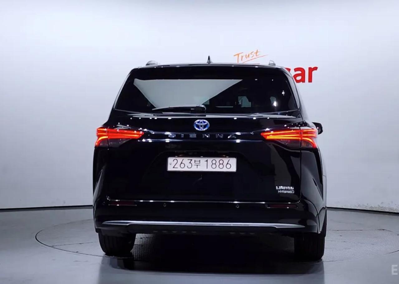 Toyota Sienna 3