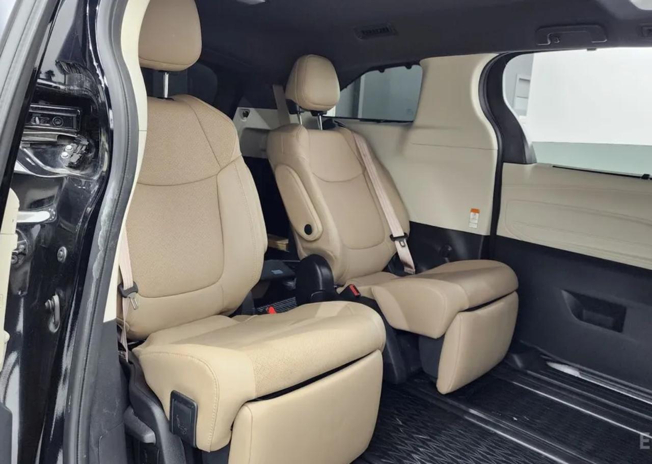 Toyota Sienna 6