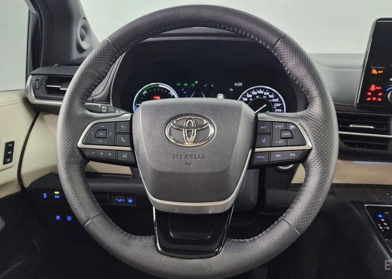 Toyota Sienna 8
