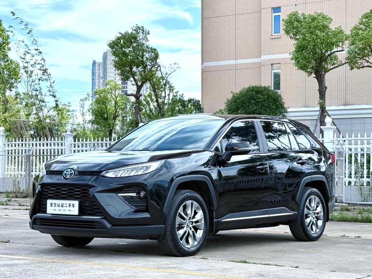 Toyota Wildlander Год выпуска