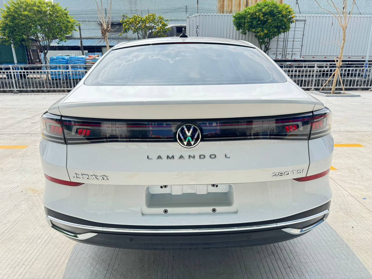Volkswagen Lamando L 6