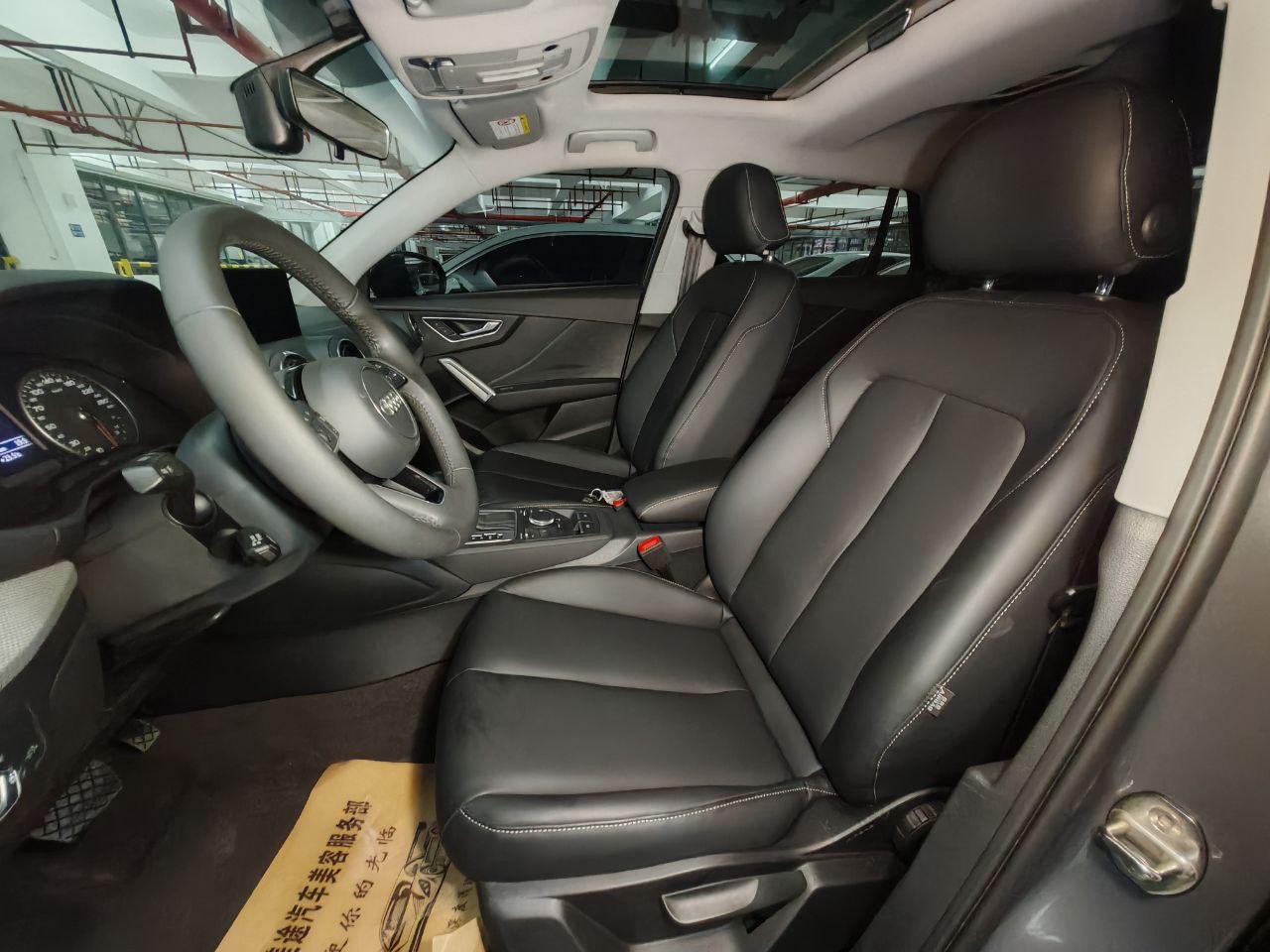 Audi Q2L 5