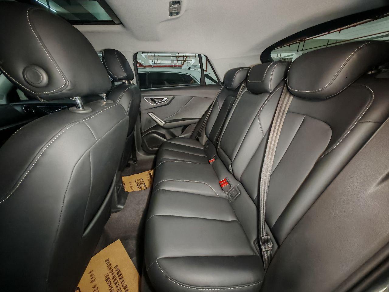 Audi Q2L 6