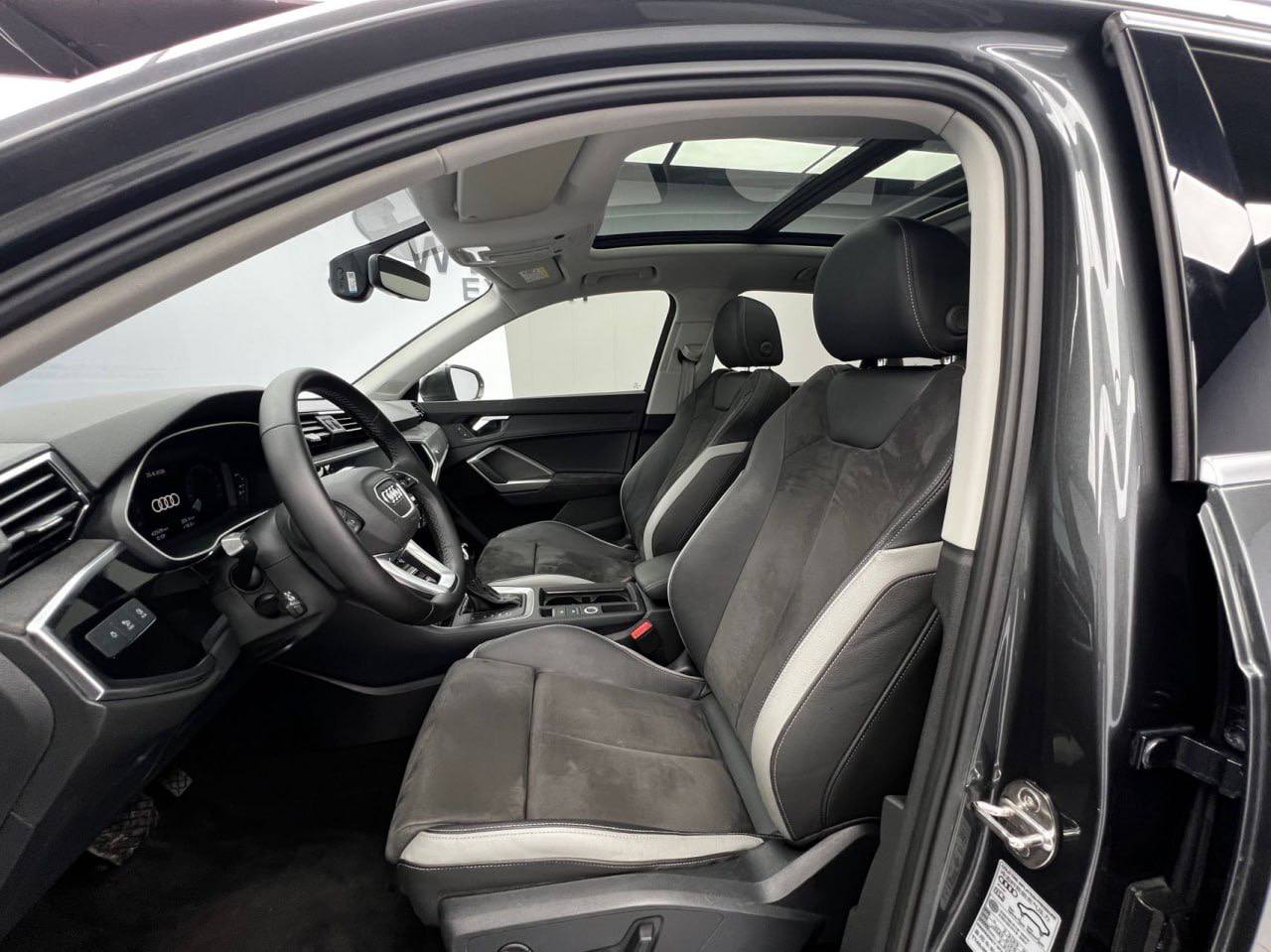 Audi Q3 8