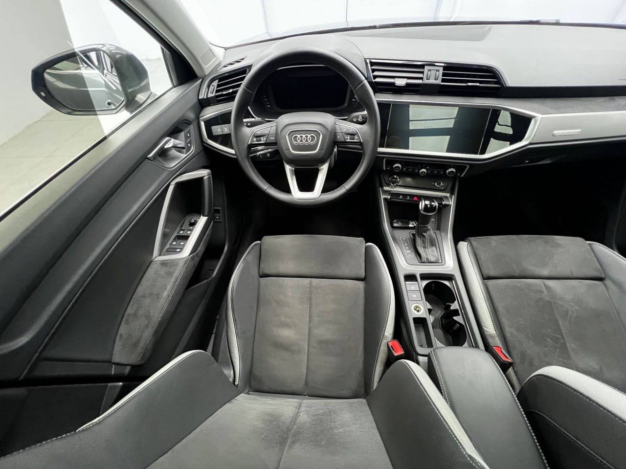 Audi Q3 10