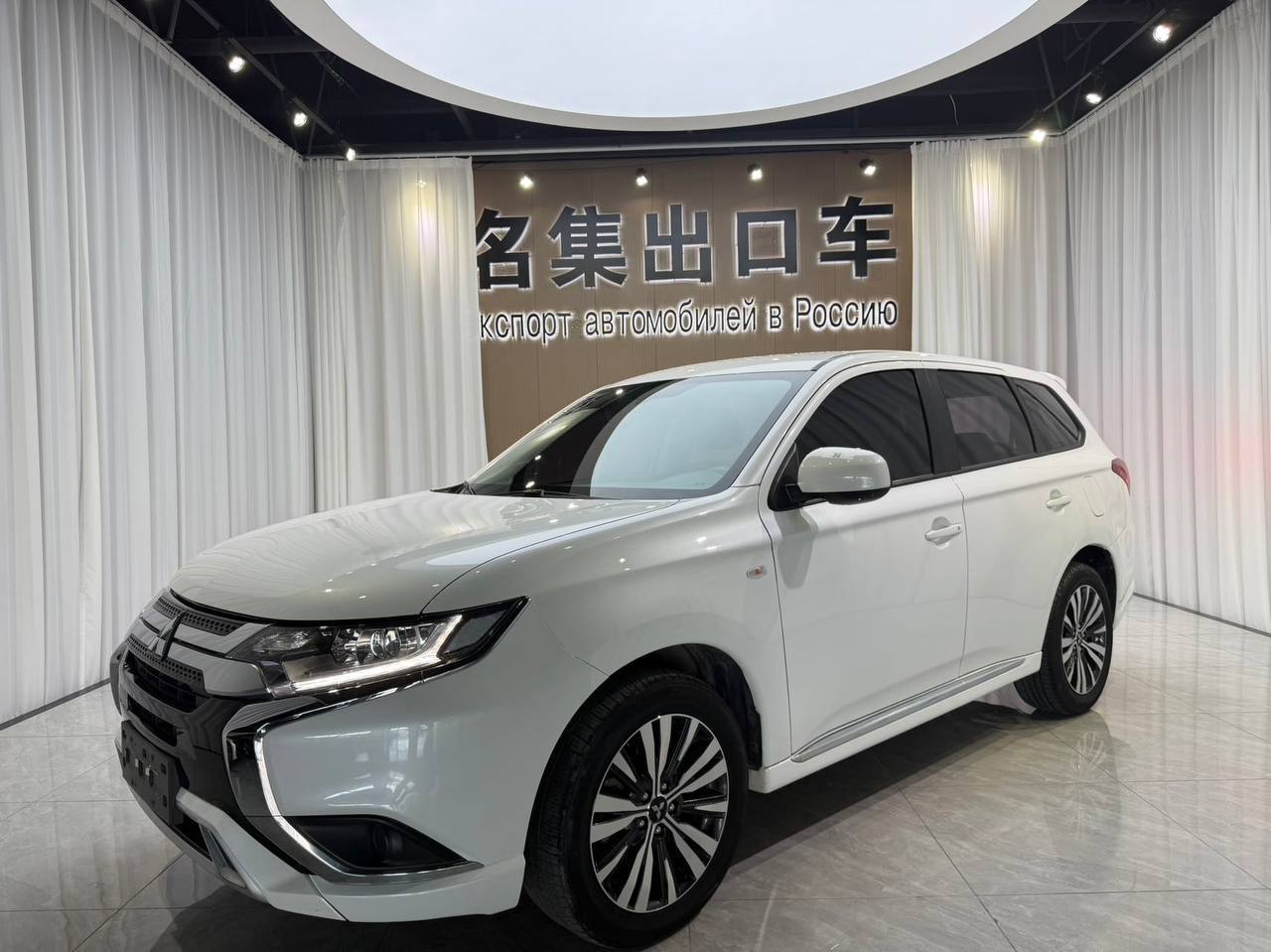 Mitsubishi Outlander 2