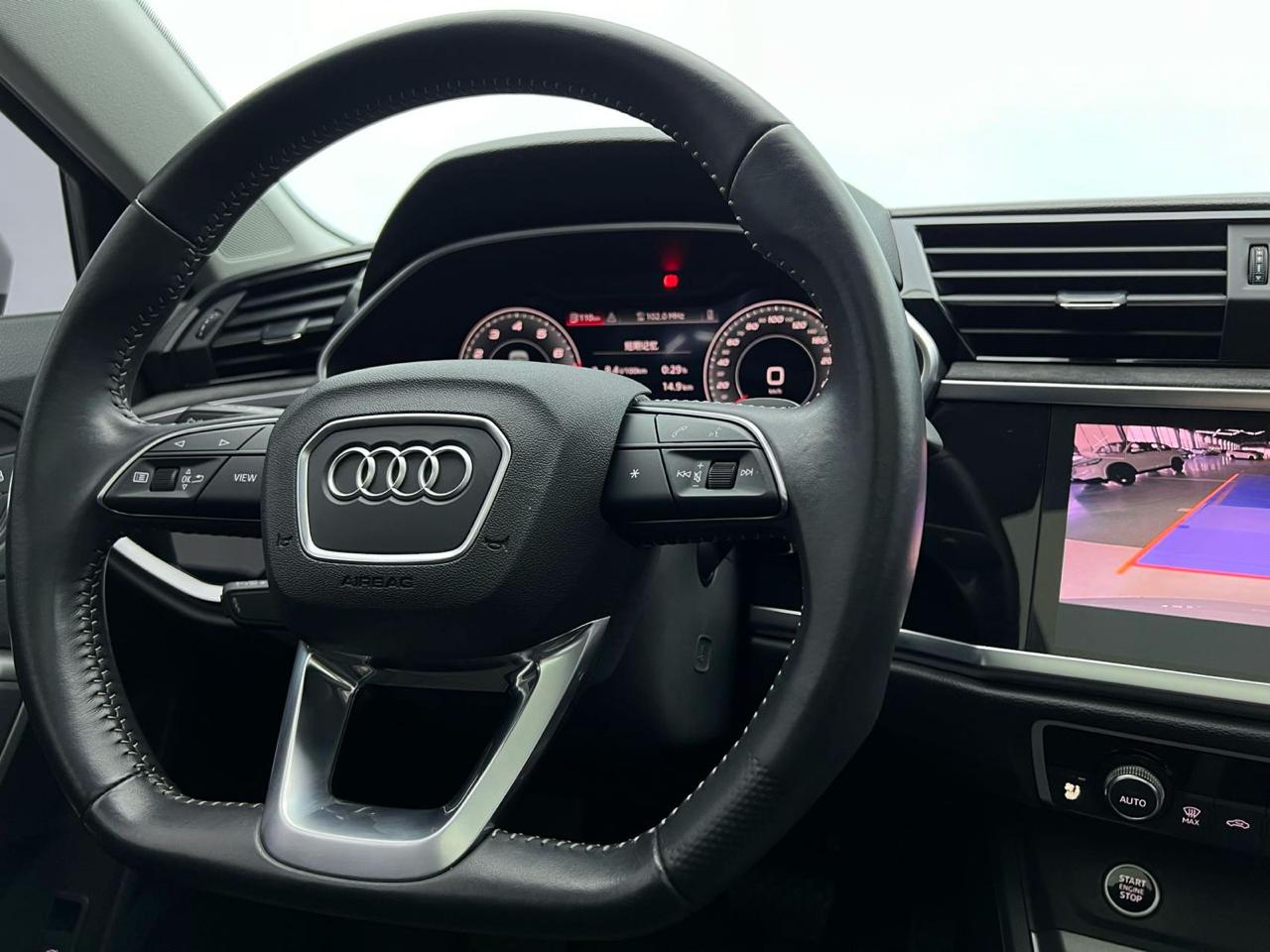 Audi Q3 5
