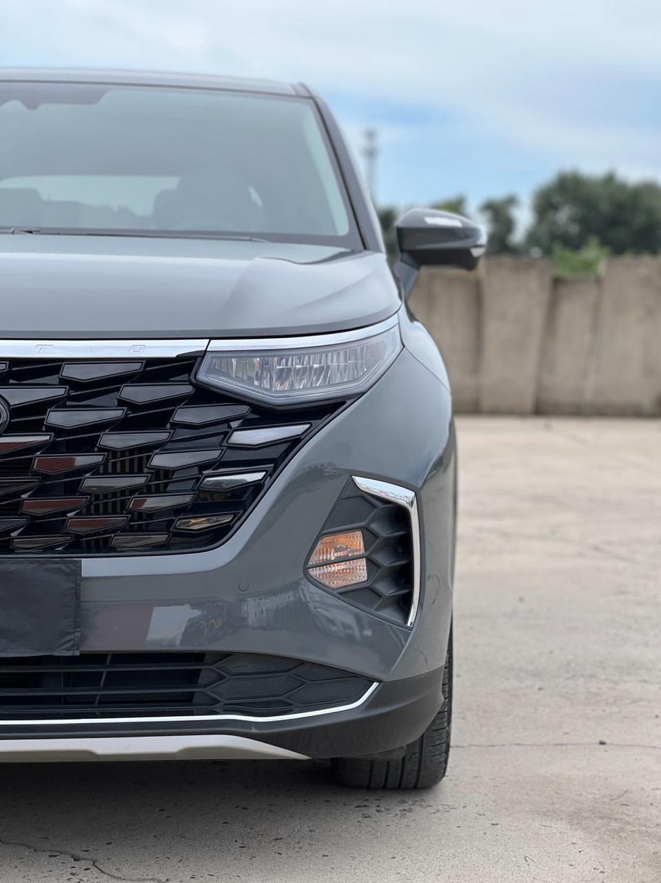 Hyundai Custro 3