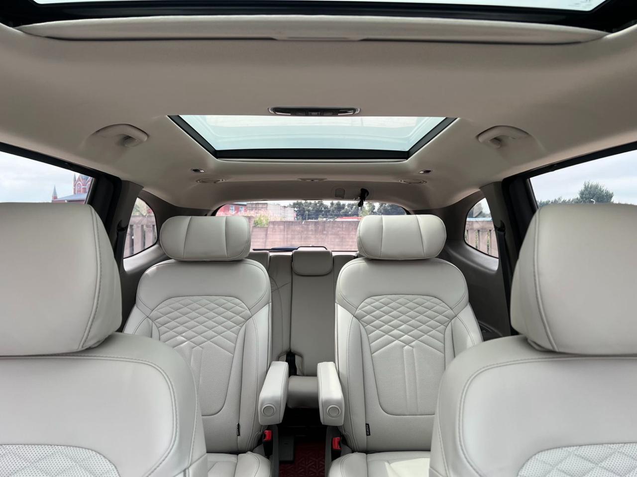Hyundai Custro 7