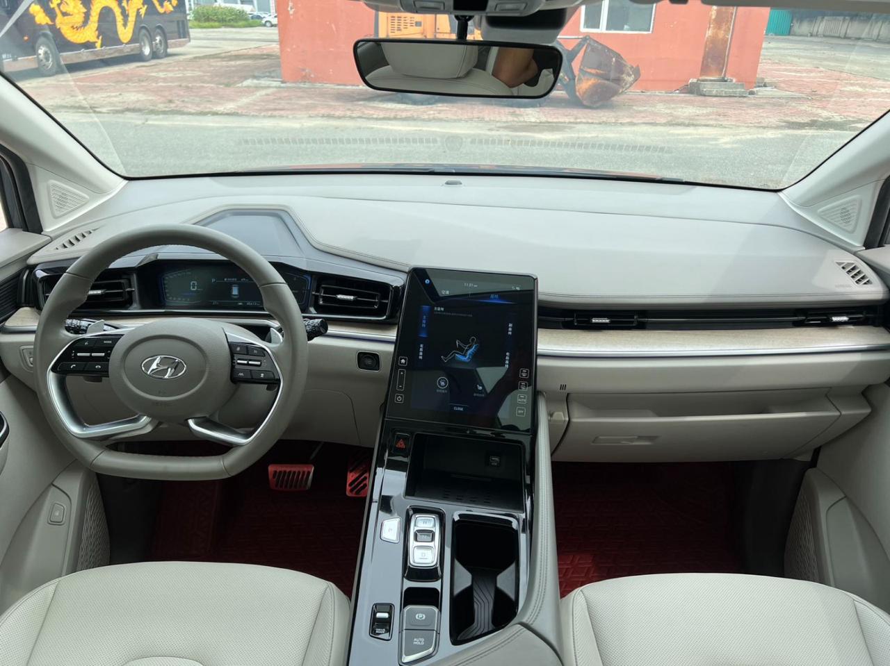 Hyundai Custro 8