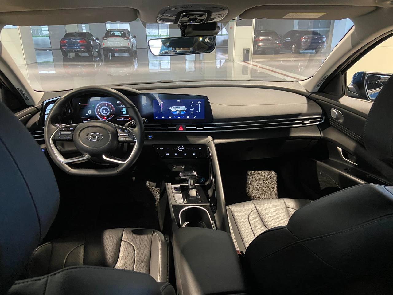 Hyundai Elantra CN7 6
