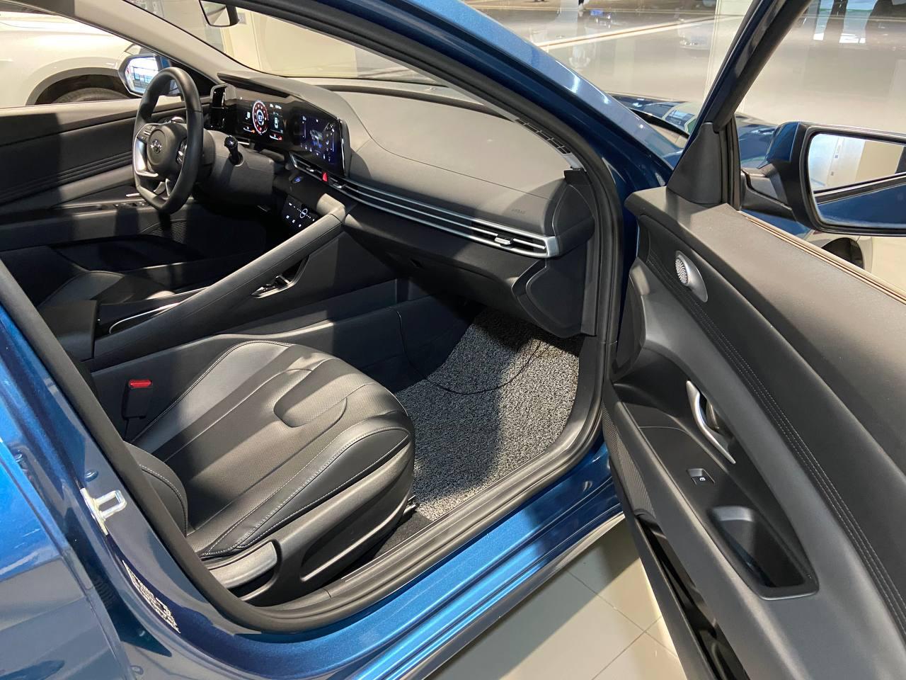 Hyundai Elantra CN7 7