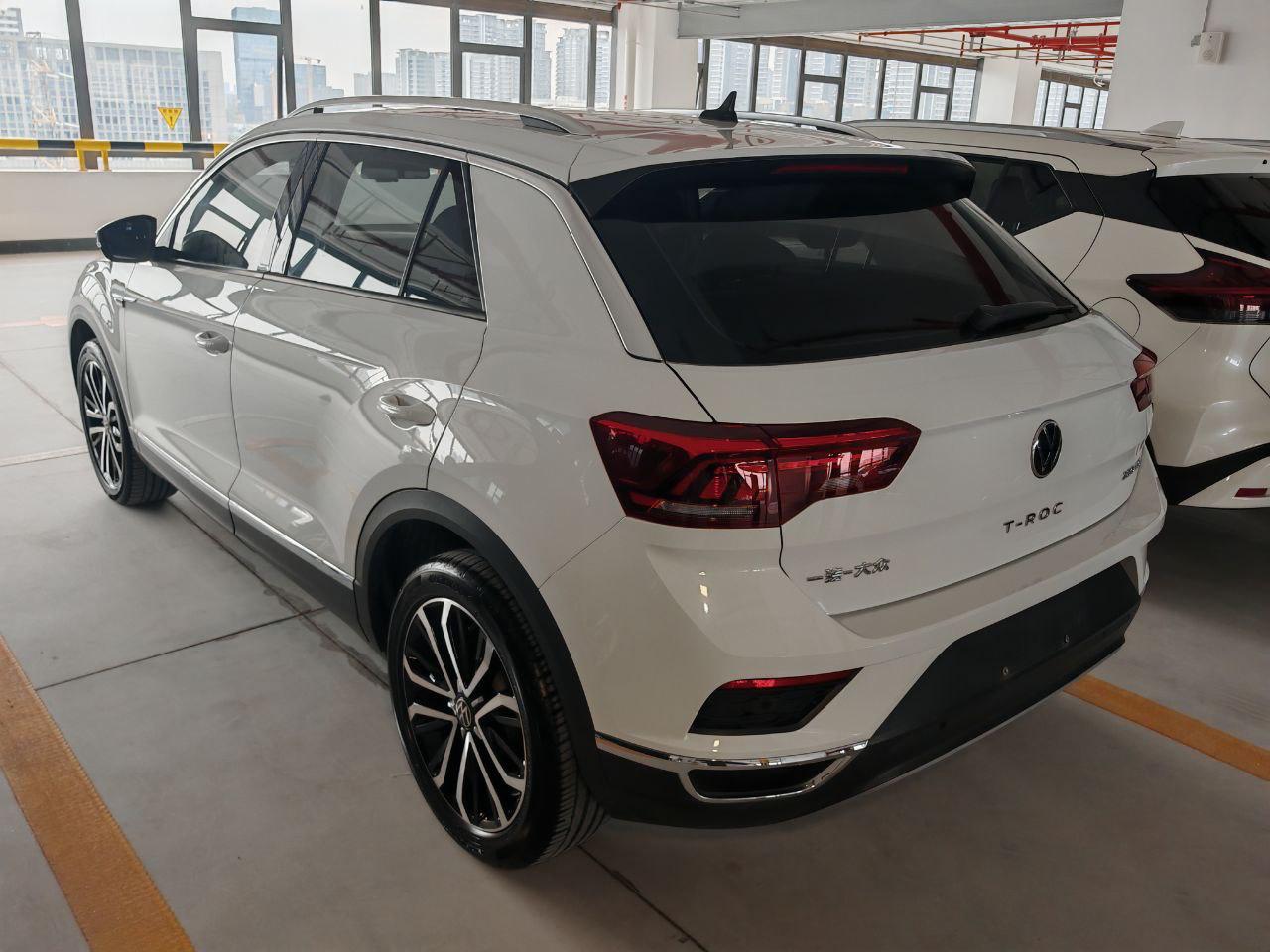 Volkswagen T-ROC 3
